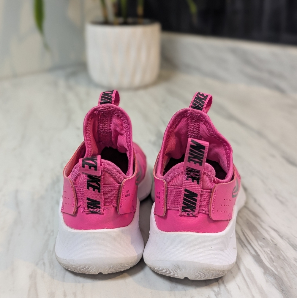 Nike Flex Runner 3 Little Kid’s Slip-On Sneakers - Hyper Pink - Size 11C - Picture 4 of 7